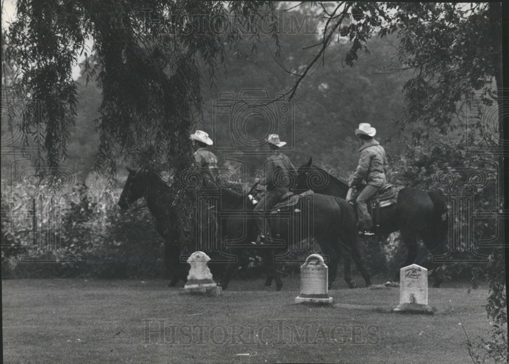 1972 Press Photo Missing Hillside Policeman Raymond Mounted Searchers - Historic Images