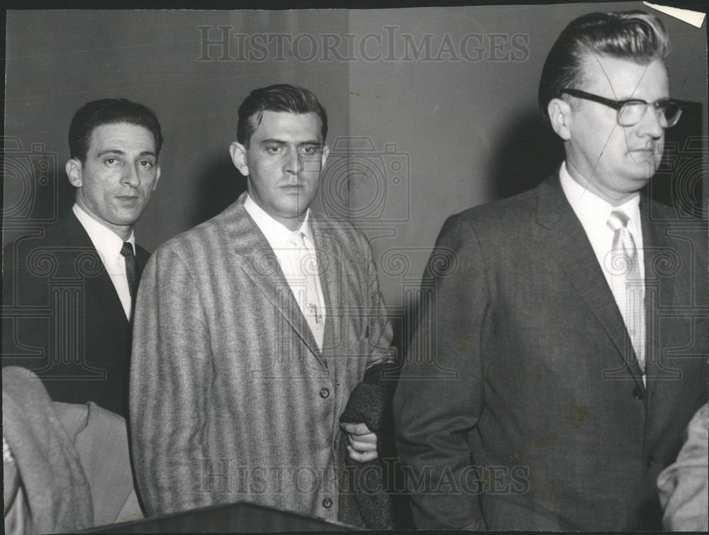 1960 Press Photo George Raymond Taken Into Custody Albany Police Station - Historic Images