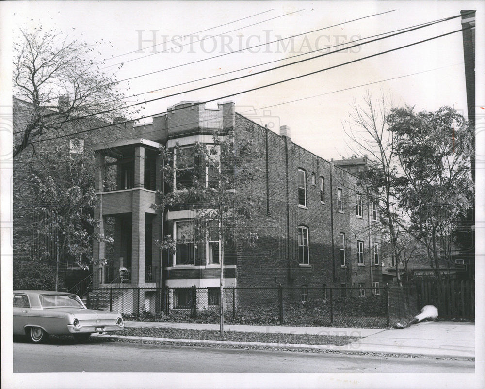 1962 Press Photo Bldg of man fleeced for repair work - Historic Images