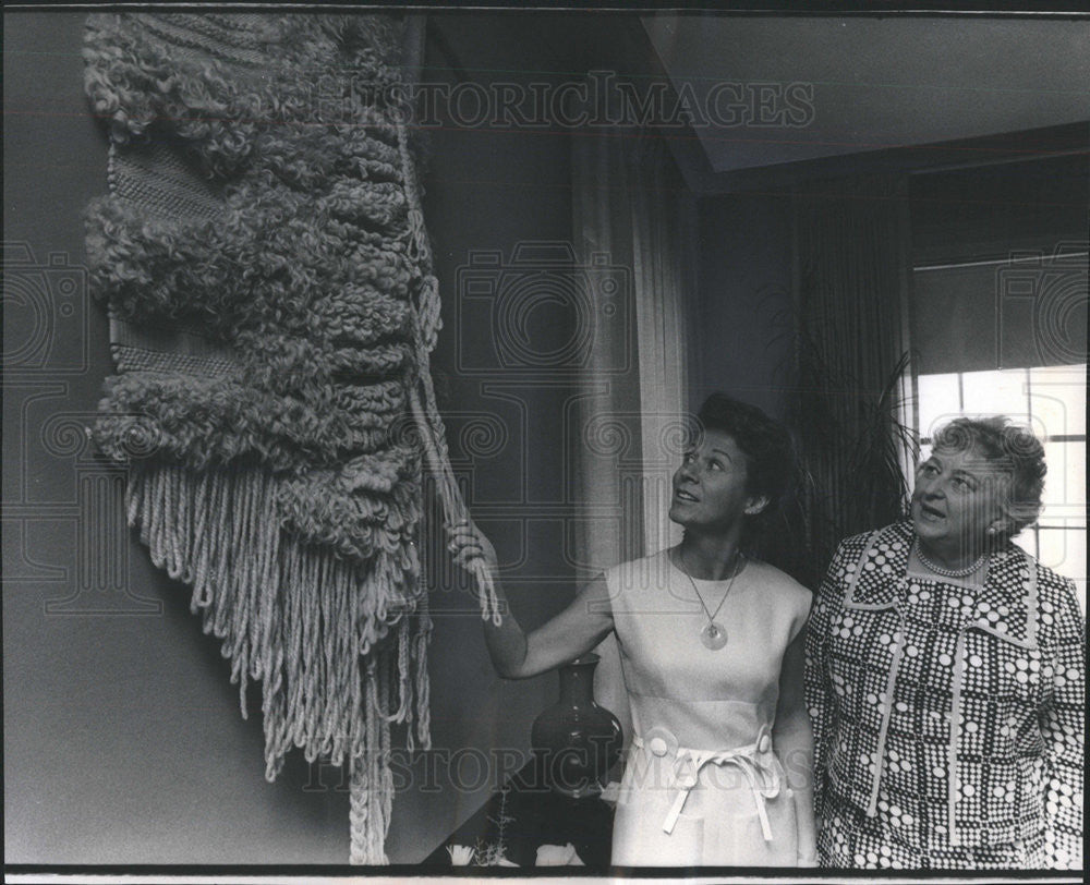 1973 Press Photo Frey Home Art Display Weaving Artist Jaunsen Mack Sims Jr - Historic Images