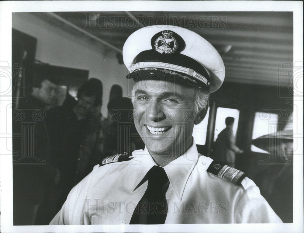 1977 Press Photo Love Boat Comedy Series Actor MacLeod Character Portrait - Historic Images