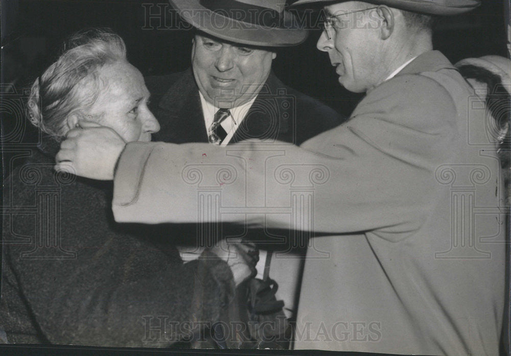 1952 Press Photo Mrs. Margaret Murphy Ireland Trip Airport - Historic Images