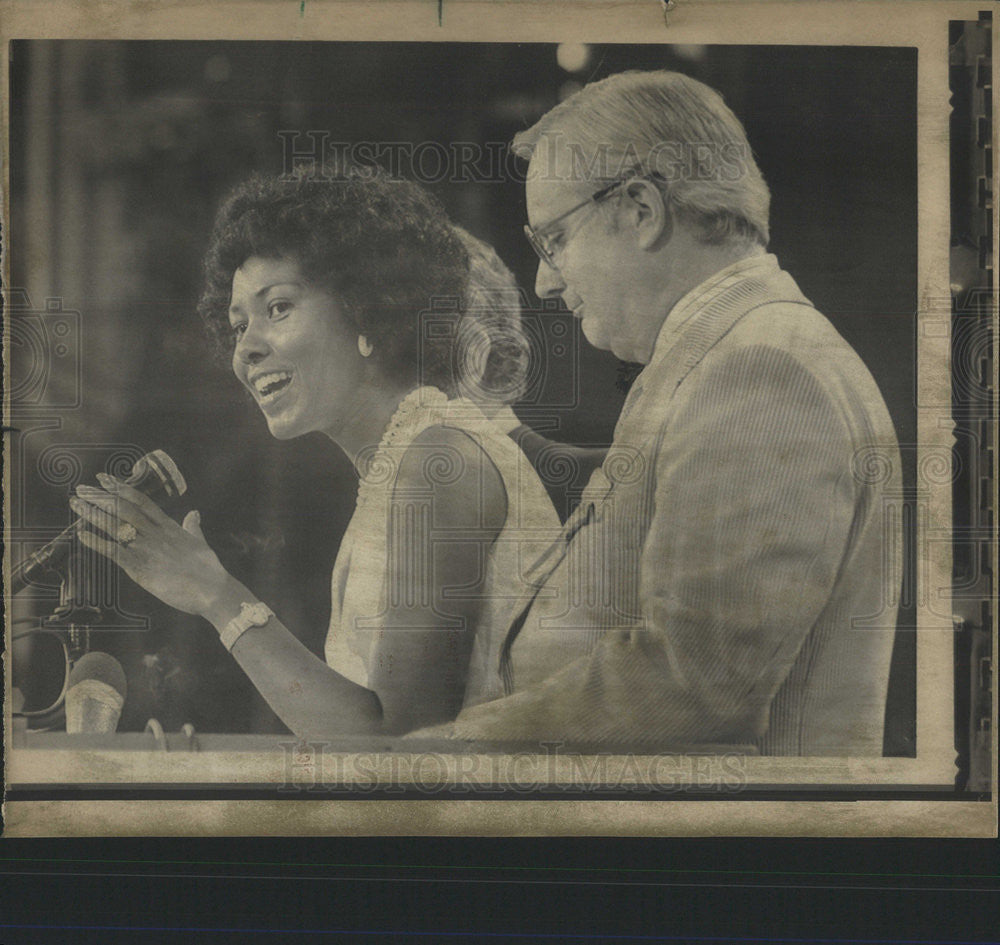 1972 Press Photo Yvonne brathwaiter Richard Murphy convention manager - Historic Images