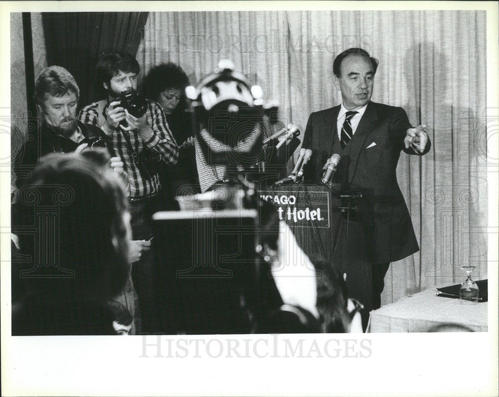 1983 Press Photo Rupert murdoch owner news - Historic Images