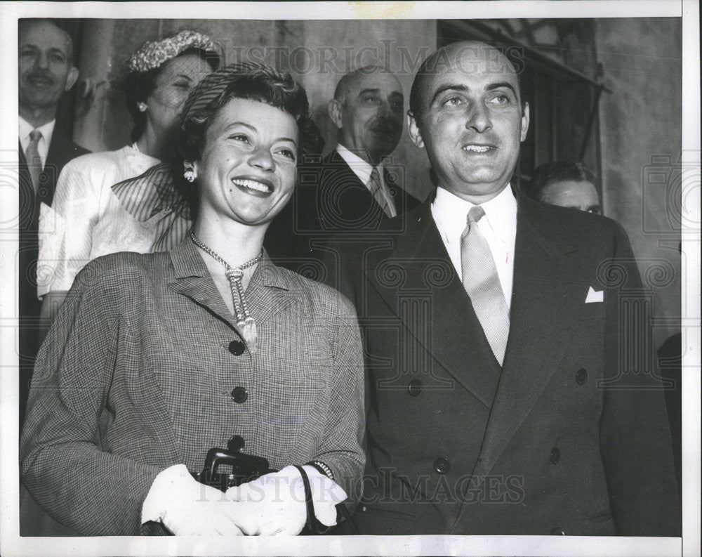 1953 Press Photo Greek Premier Son Papagos With Bride Goulandris City Hall - Historic Images