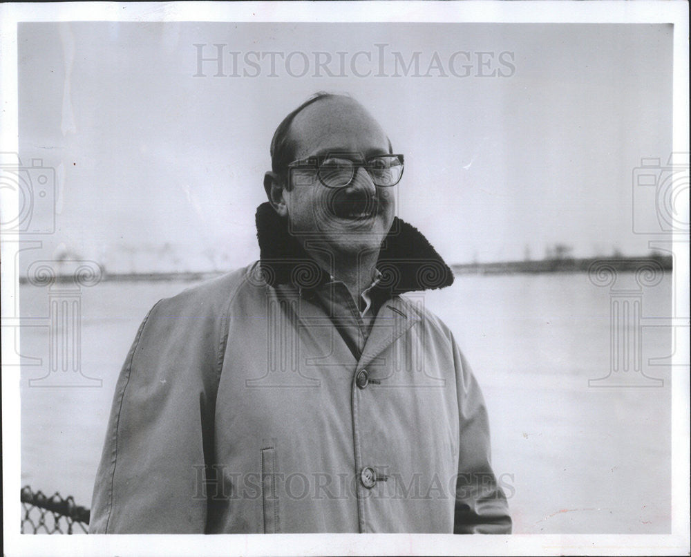 1977 Press Photo Poet Mark Perlberg Author The Burning Field - Historic Images