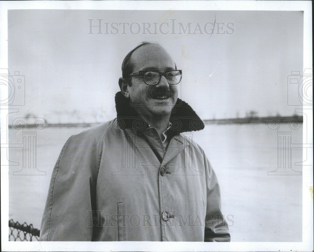 1977 Press Photo Poet Mark Perlberg Is The Author Of The Burning Field - Historic Images