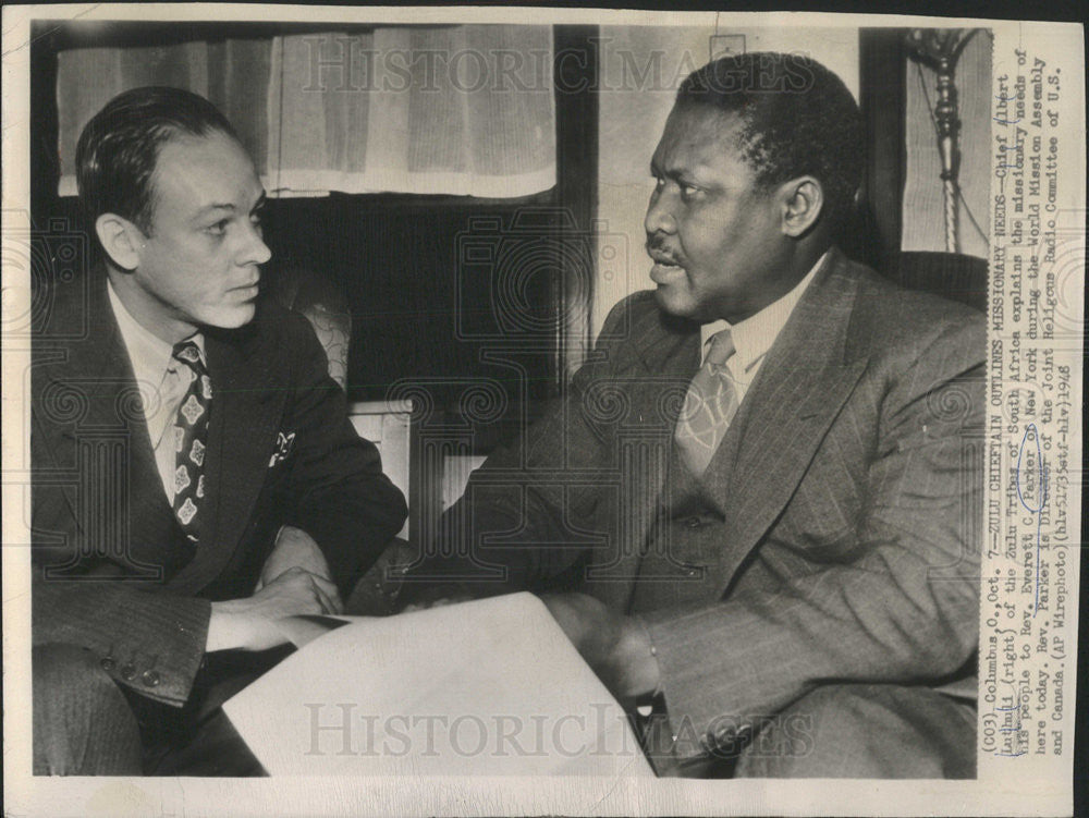 1948 Press Photo Chief Albert Luthuli &amp; Rev Everett Parker At Missionary Event - Historic Images