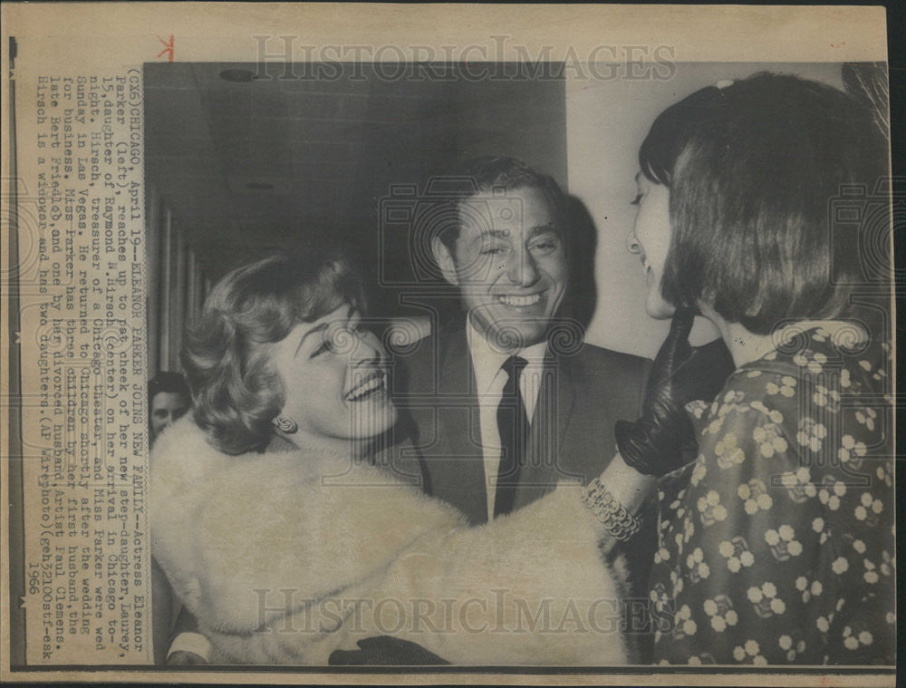 1966 Press Photo Eleanor Parker,Laurey and Raymond Rirsch in Chicago - Historic Images