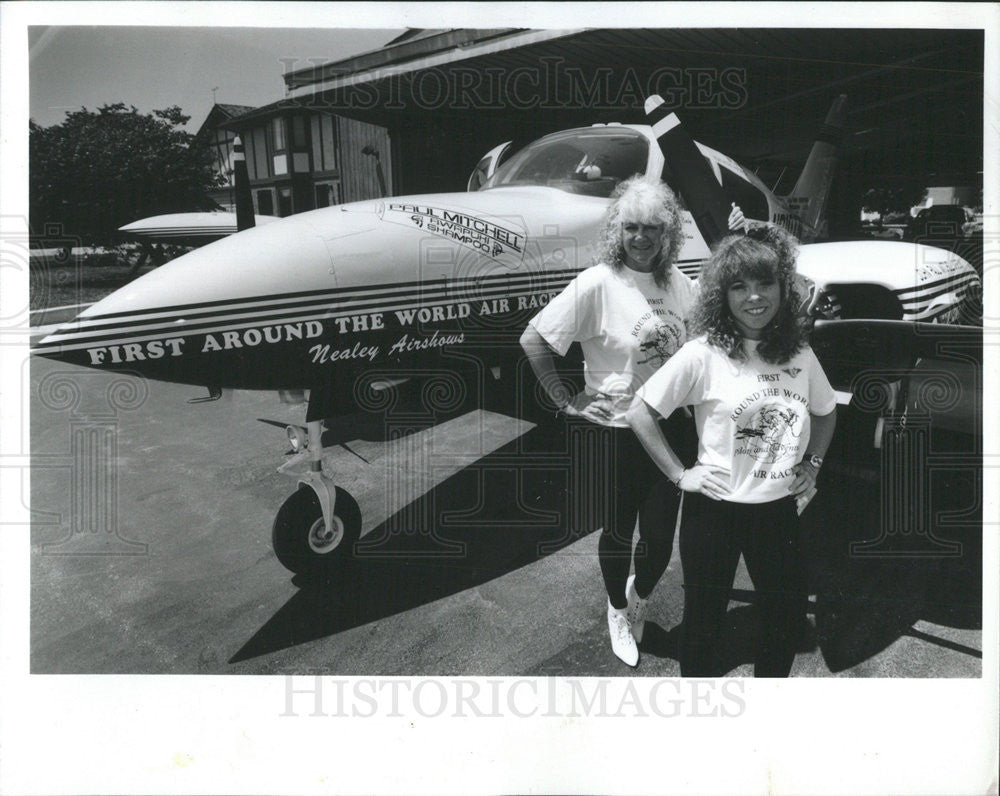 1992 Press Photo Sue Nealy and Faith Hillman with Cessna 310 - Historic Images