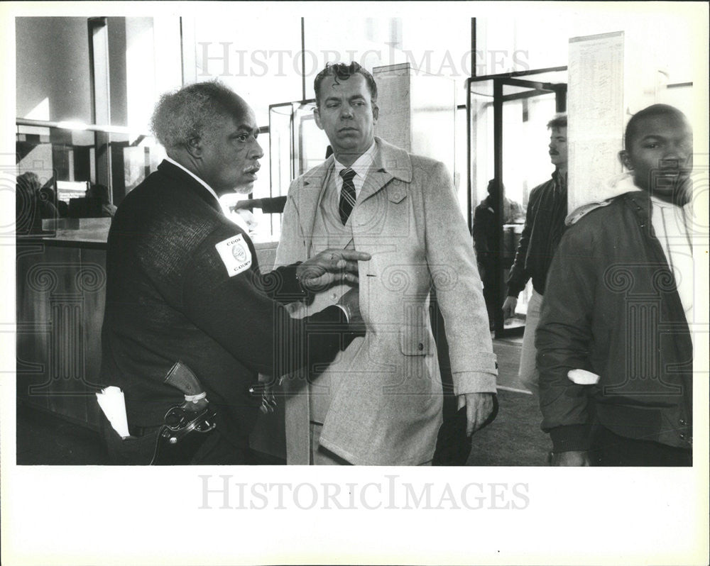 1986 Press Photo William Nearn Sr. Central Heating Sales - Historic Images