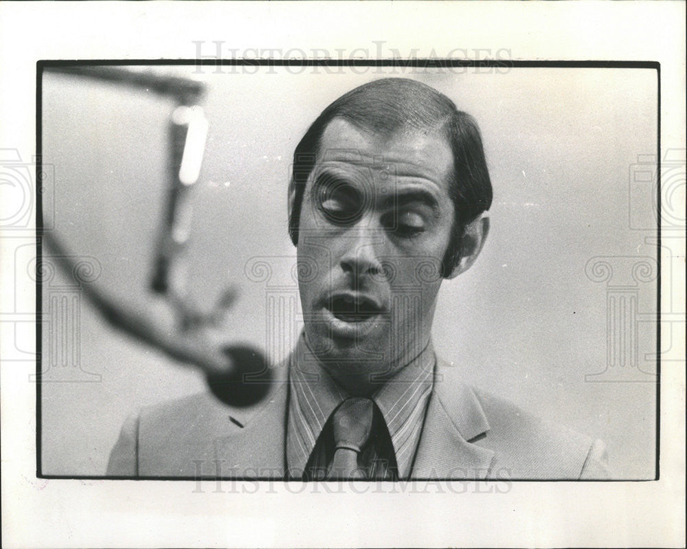 1971 Press Photo WMBI Radio Station Manager Bob Neff - Historic Images