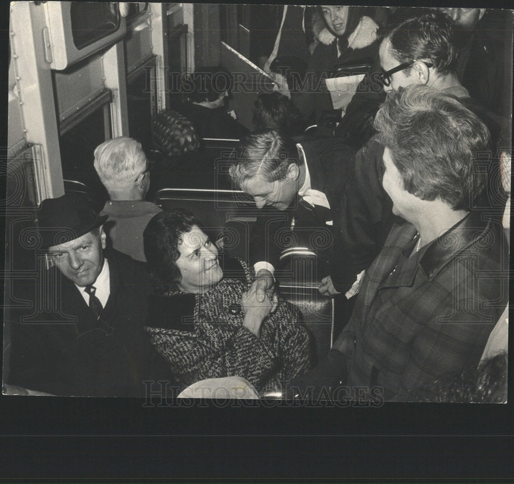 1966 Press Photo Sen Charles Percy greets people on train - Historic Images