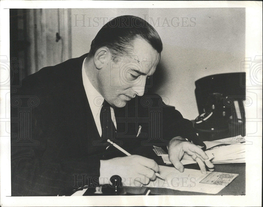 1942 Press Photo Milo Perkins Executive Director Board Economic Warfare - Historic Images