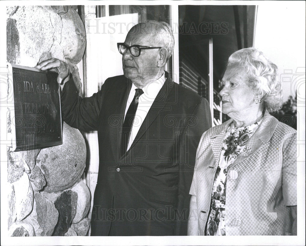 Press Photo Mr. &amp; Mrs. Abe Perlman Building Erected In Their Honor - Historic Images