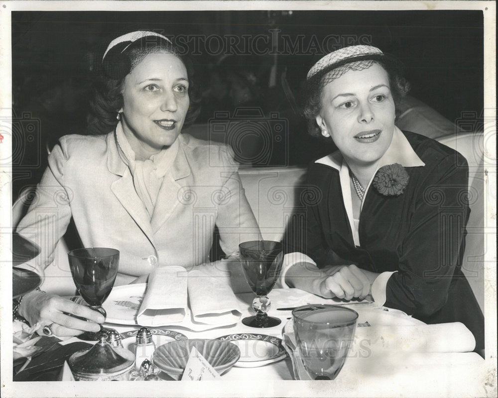 1952 Press Photo Mrs. Pierre Martineau Mrs. Harris Beck Infant Welfare Society - Historic Images