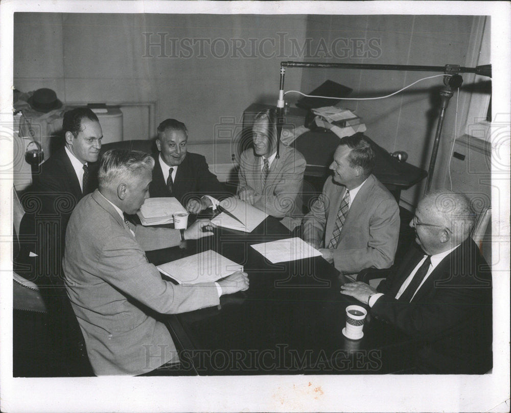 1960 Press Photo Daily News Writers Get Interview Scholars On Khrushchev Threat - Historic Images