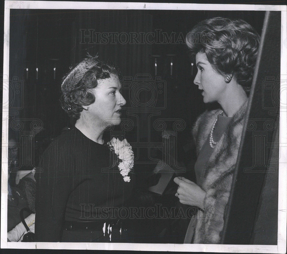 1962 Press Photo Mrs John Moss And Actress Julia Meade - Historic Images