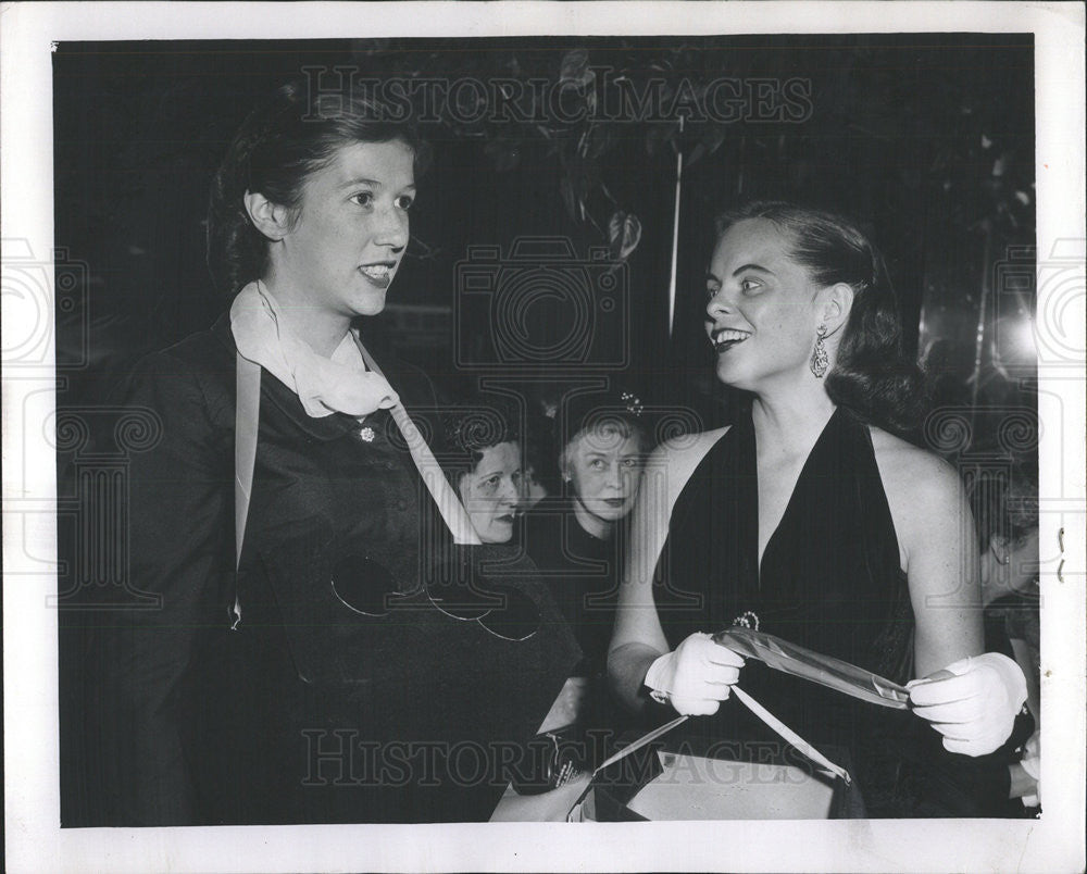 1957 Press Photo Mrs. Richard Needham and Mrs. Thomas Healy - Historic Images
