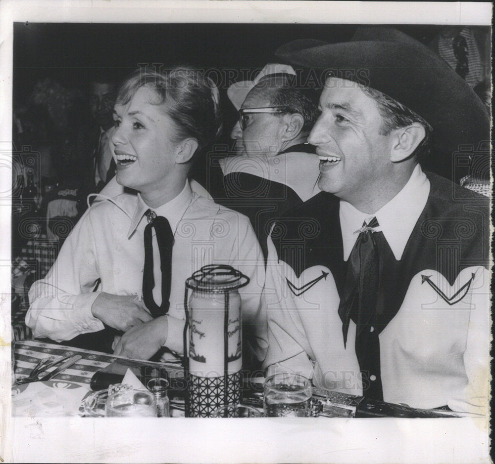 Bob Neal 1959 Press Photo Debbie Reynolds and oil man Bob Neal - Historic Images