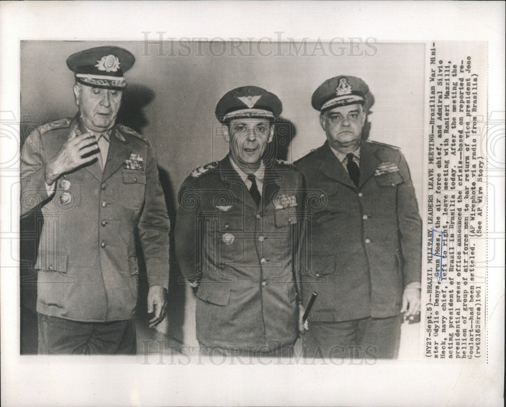 1961 Press Photo Brazilian War Minister Odylio Denys, Air Force Chief Grun Moss - Historic Images