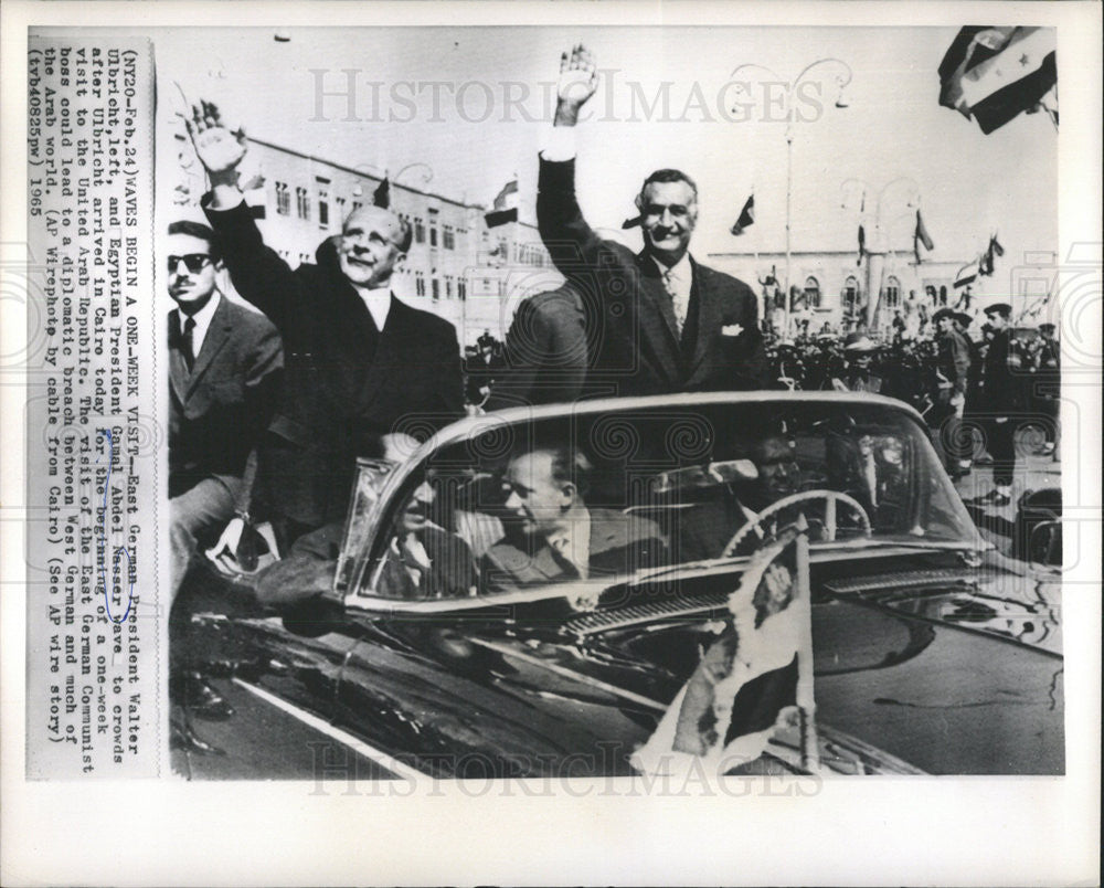 1965 Press Photo United Arab Republic President Gamel Abdel Nasser Waves To The - Historic Images