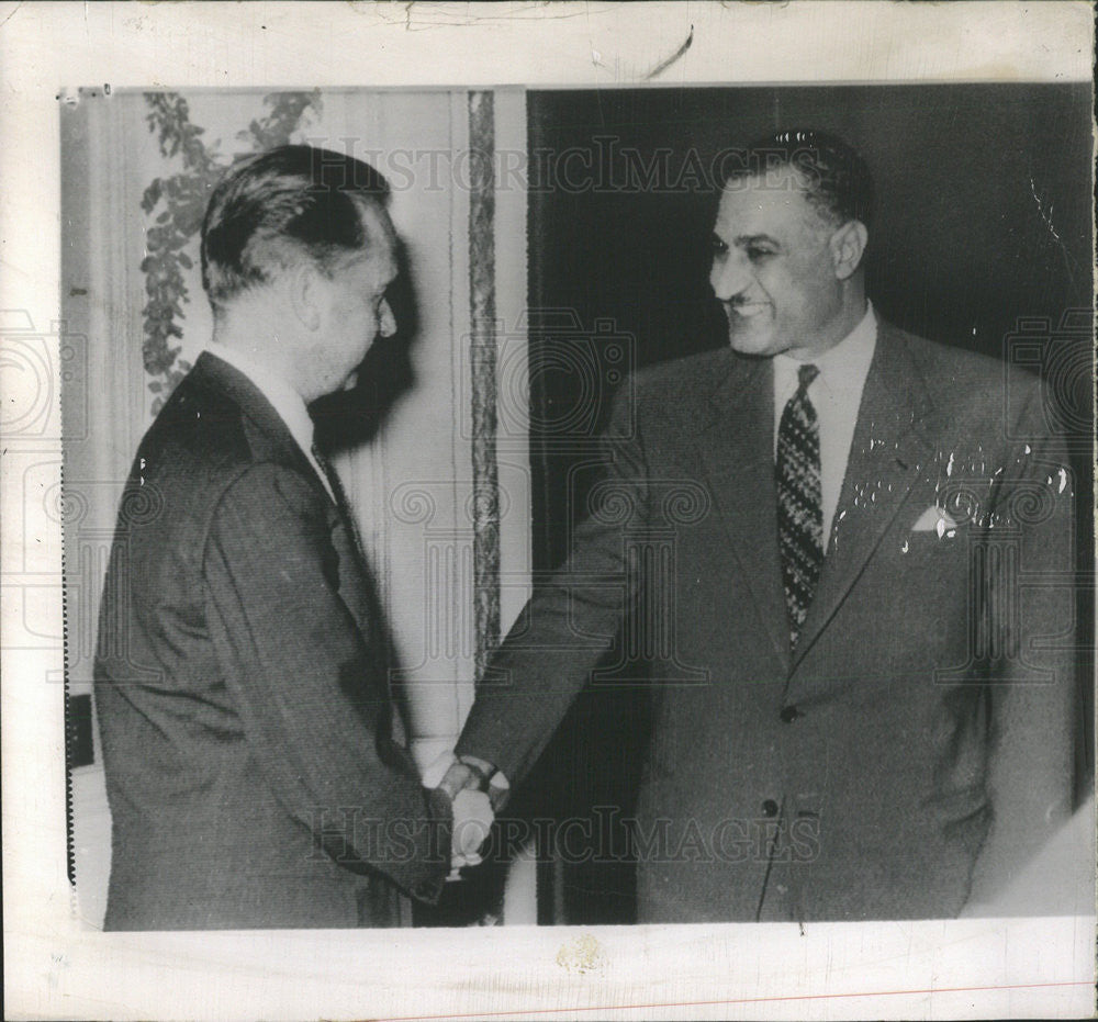 1956 Press Photo UN Secretary Gen Dag Hammarskjold Greets Nasser - Historic Images