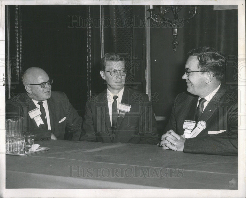 1961 Press Photo Central Secretary Of Supply Assn Jim Peery - Historic Images