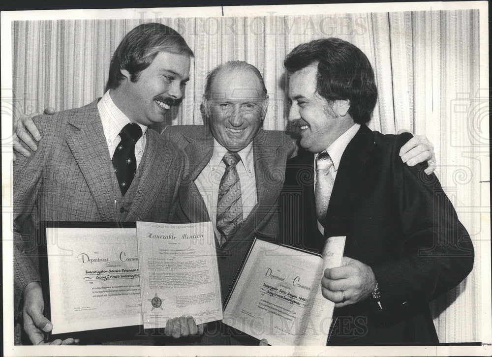 1976 Press Photo Gang Crimes North Investigators James Peterson John Dugan - Historic Images