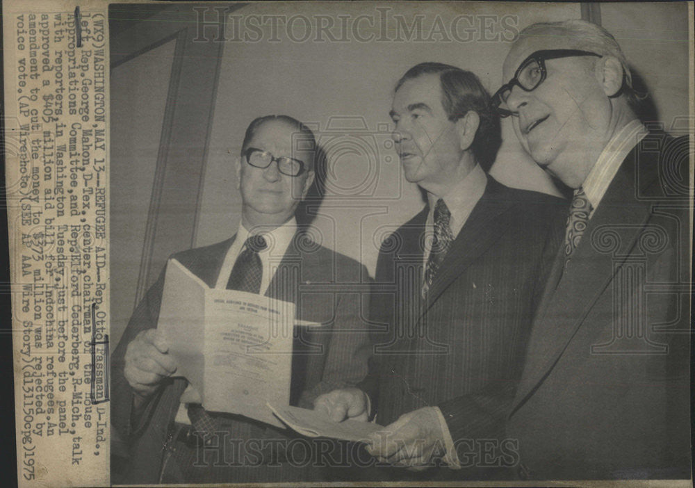 1975 Press Photo Rep Passman Rep Mahon Rep Cederberg Talk Reporters - Historic Images