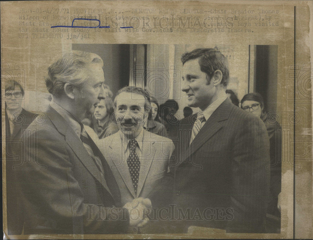 1971 Press Photo State Senator Thomas Wilson Warwick U.S. Senator Birch Layh - Historic Images