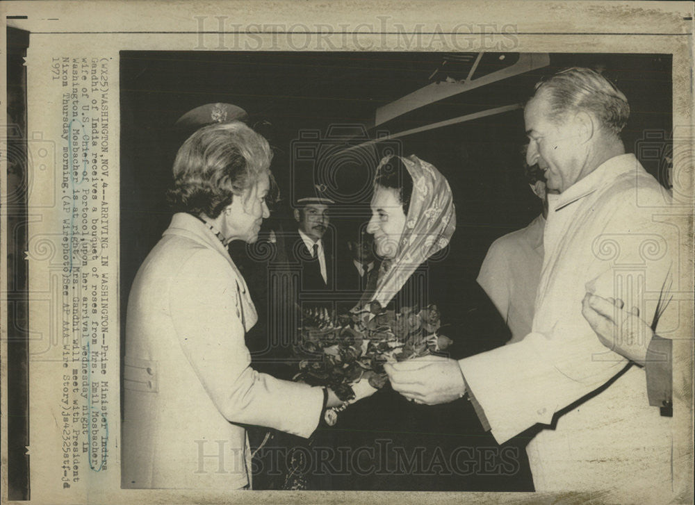 1971 Press Photo Prime Minister Indira Gandhi India Mrs. Emil Mosbacher wife - Historic Images