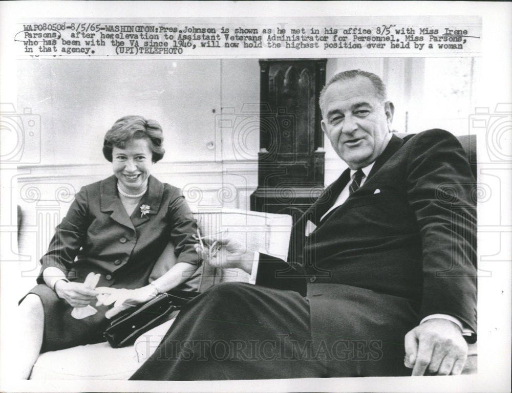 1965 Press Photo President Johnson Meeting Assistant Veterans Administrator - Historic Images