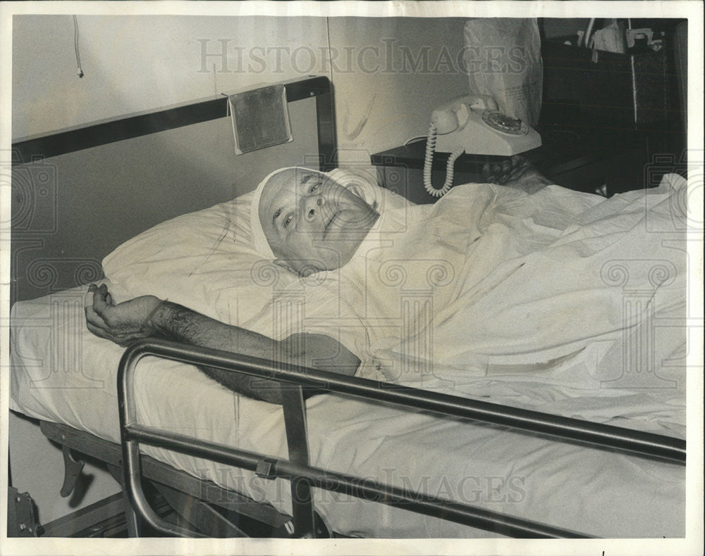 1964 Press Photo Ralph Waters in hospital after accident - Historic Images