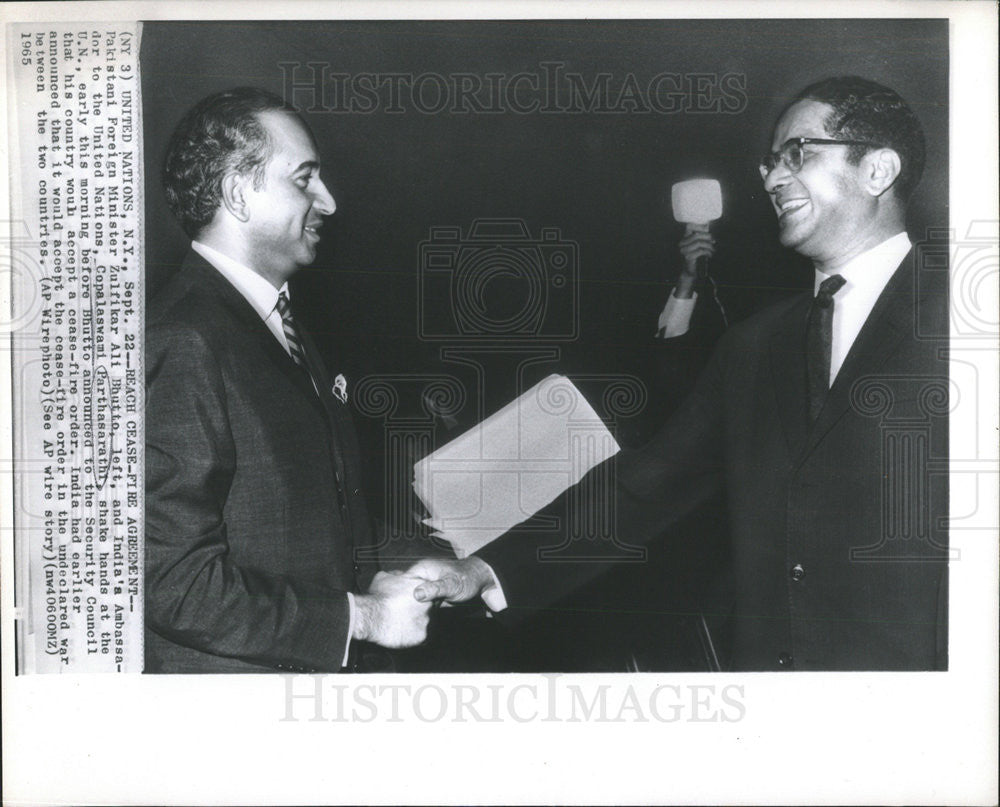 1965 Press Photo India&#39;s Ambassador C. Parthasarathi and Pakistani Z. Ali Bhutto - Historic Images