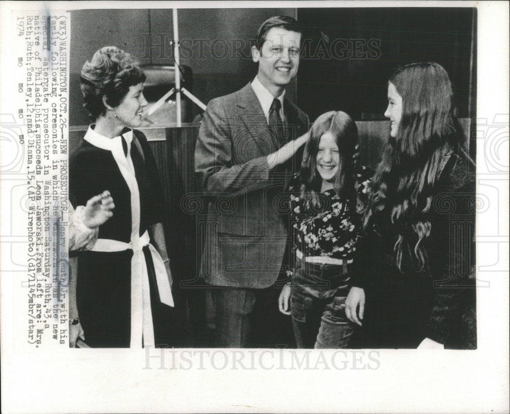 1974 Press Photo Watergate Prosecutor Henry Ruth Jr - Historic Images