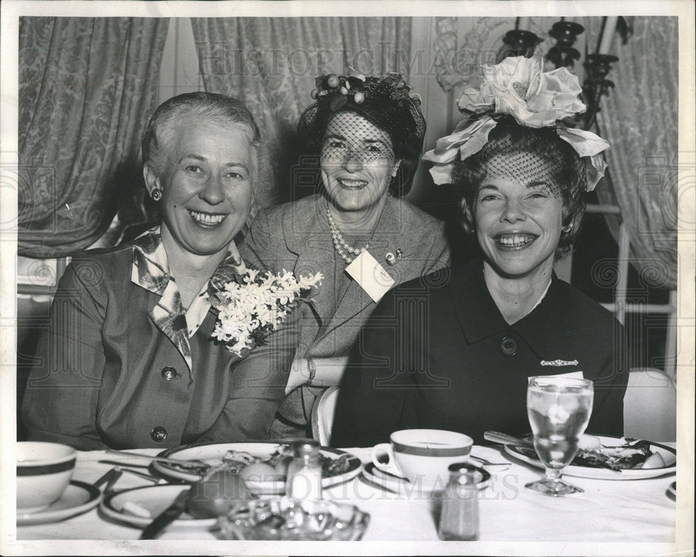 1962 Press Photo Mrs. Esther Peterson, Mrs. Robert Postell &amp; Mrs. James Wood Jr. - Historic Images