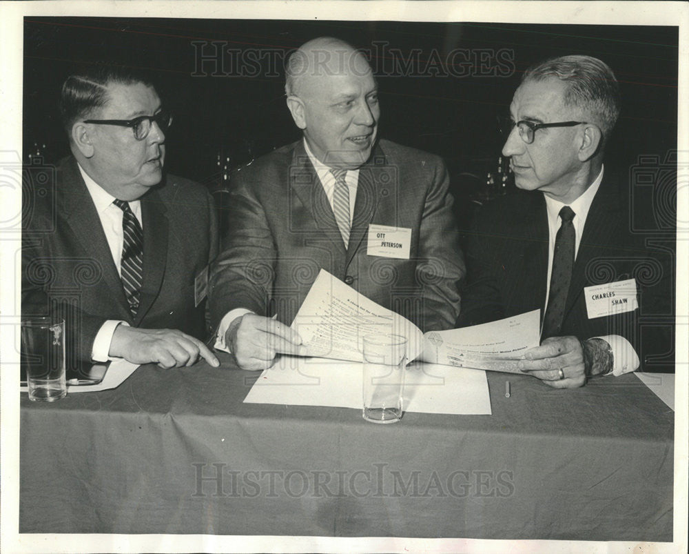 1965 Press Photo American Oil Co Production Mgr Ott Peterson - Historic Images