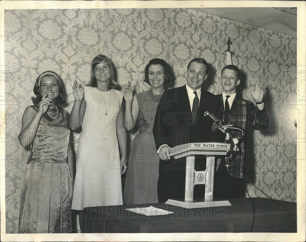 1963 Press Photo Charles Peroy Announces Candidacy For Illinois Governor - Historic Images