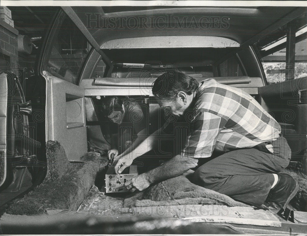 1973 Press Photo Custom limousines being built by Moloney Coachbuilders. - Historic Images