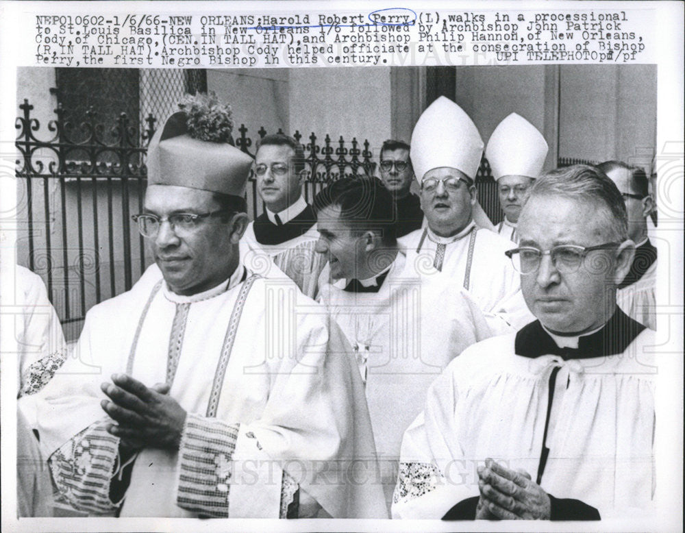 1966 Press Photo Harold R. Perry, Archbishops John Patrick Cody & Phil ...