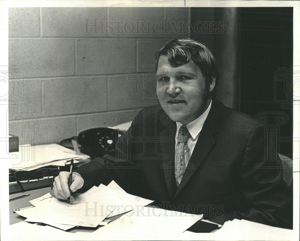 1974 Press Photo University Of Chicago Director Gary Palm - Historic Images