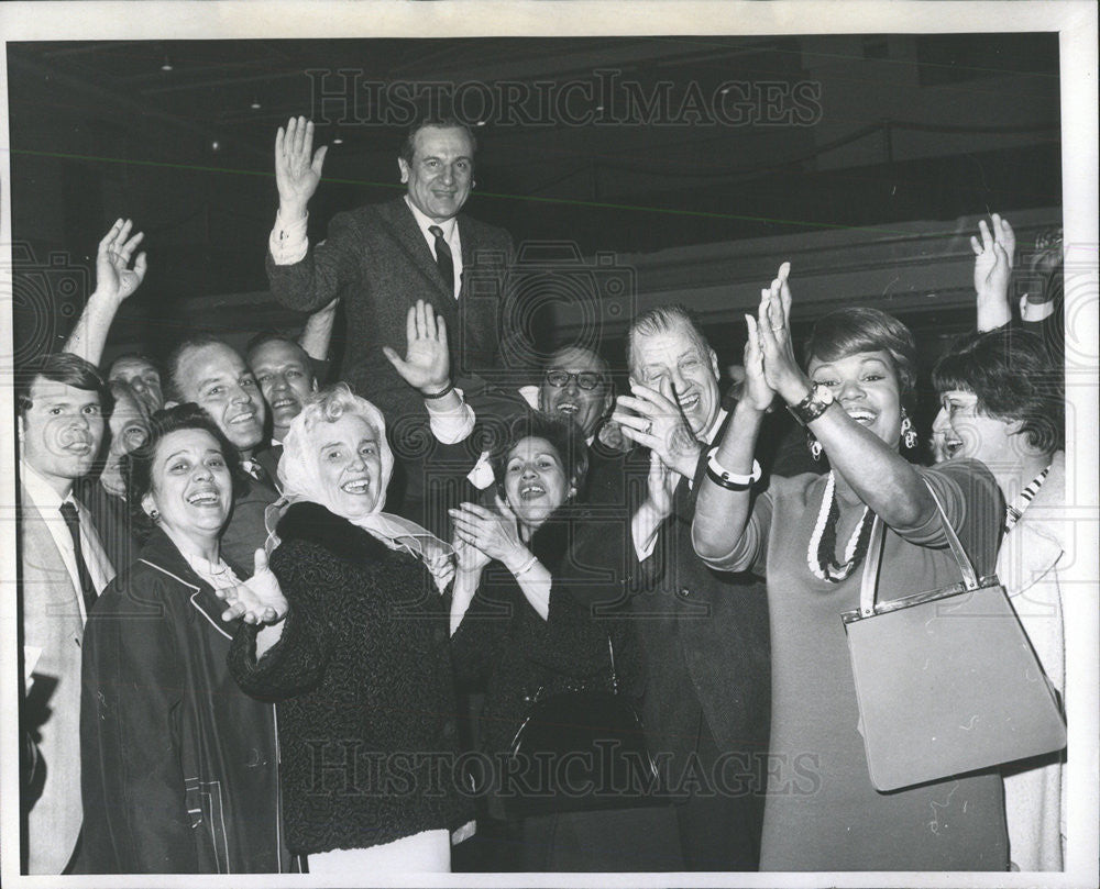 1968 Press Photo Maurice Perlin wins the Presidential Election Local IBEW 5247 - Historic Images