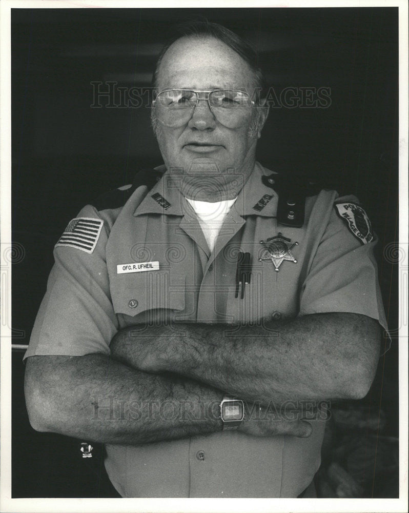 1988 Press Photo Midlothian Police Officer Ufhiel Interview Portrait - Historic Images