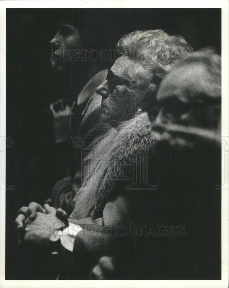 1981 Press Photo Mayor Jane Byrne &amp; Husband Jay McMullen At Holy Name Cathedral - Historic Images