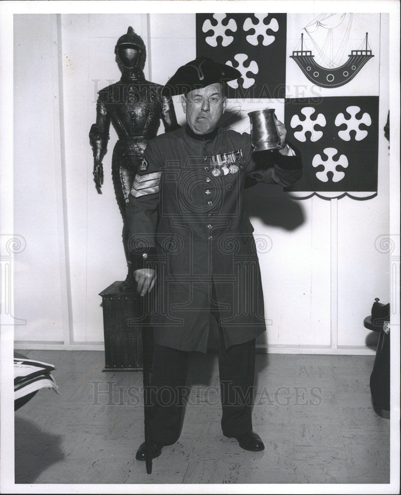 1961 Press Photo A Man With A Cane And A Jug Near A Knight - Historic Images