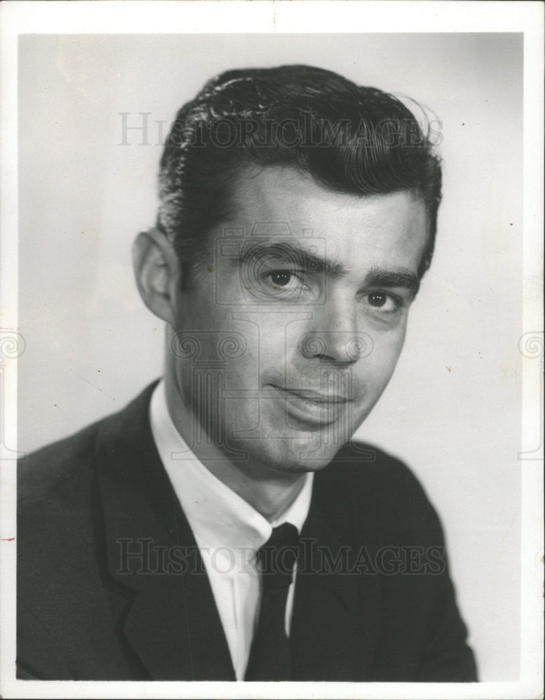 1967 Press Photo WBBM TV Newsman George Reading - Historic Images