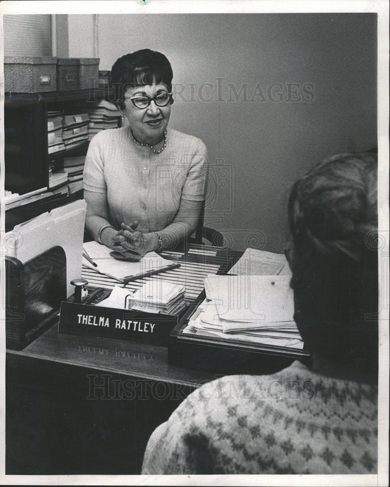 1968 Press Photo Mrs Thelma Rattley Of The Cook County Public Aid Dep. - Historic Images