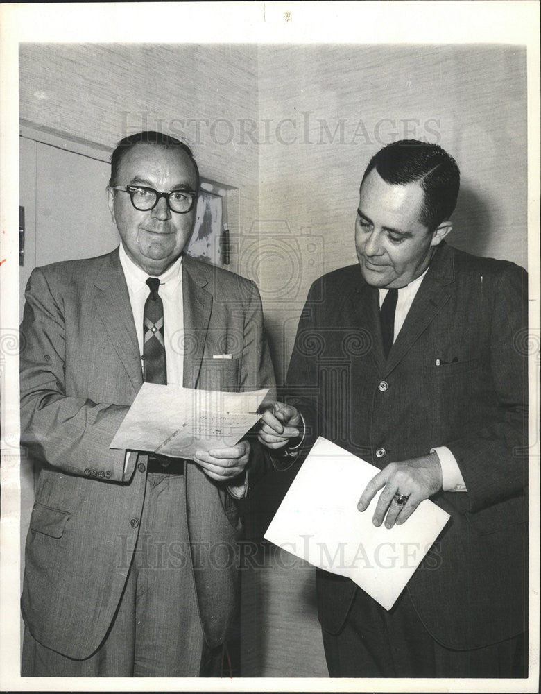 1963 Press Photo Publisher Employment Agency President John Reardon Germaine - Historic Images
