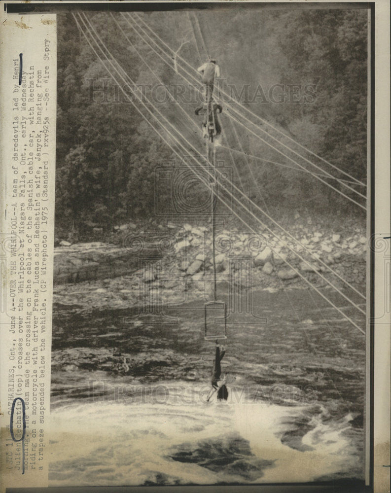 1975 Press Photo Teamof daredevils , Henri Rechatin  over whilpool at Niagra Falls - Historic Images